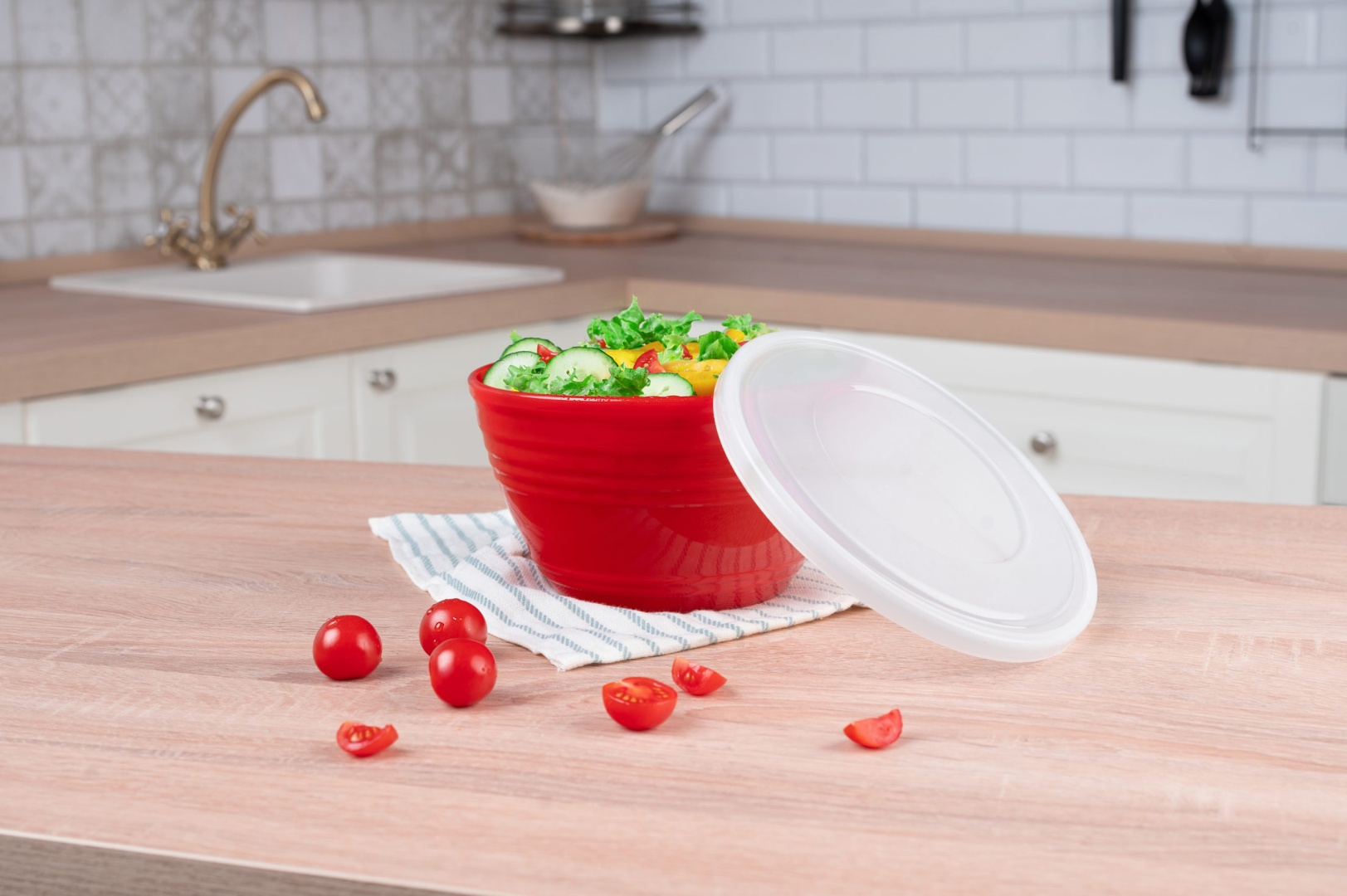 АР088 Миска с крышкой 1.5л